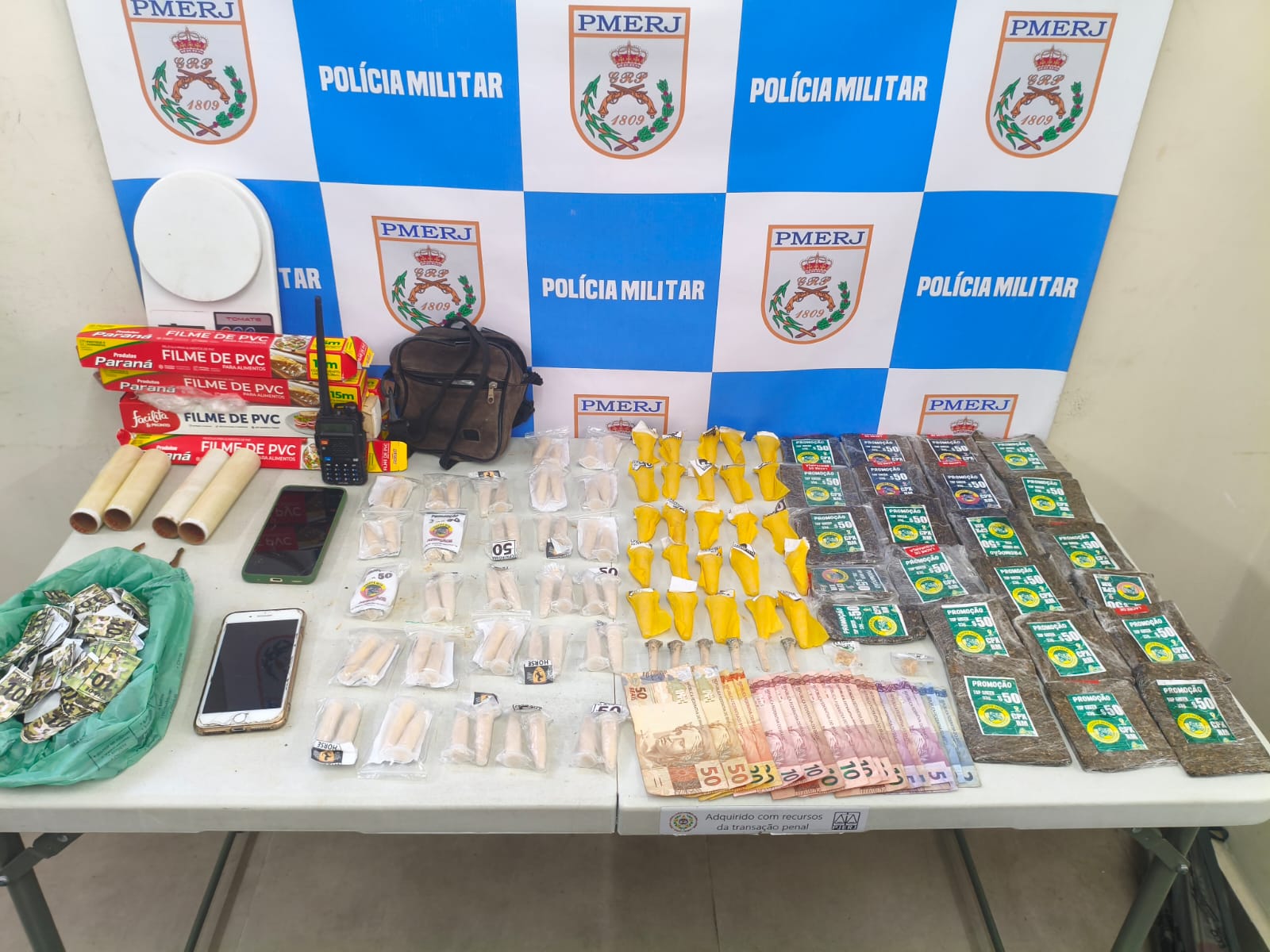 Polícia Militar prende suspeito e apreende menor por tráfico de drogas no Roma II