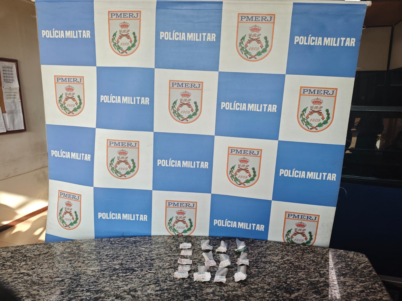 PM apreende cocaína e crack em ação no bairro Santa Inês