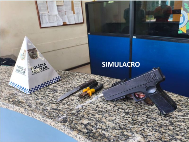 Suspeito é detido com simulacro de arma após ameaça e furto em Barra Mansa