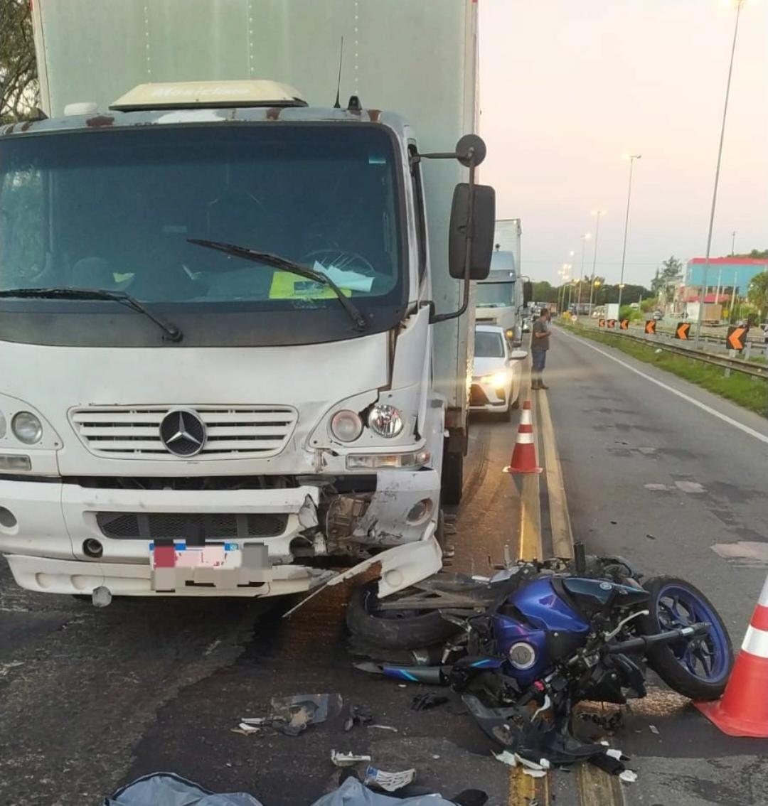Mais uma tragédia na BR-393: motociclista morre após colisão com caminhão e carro