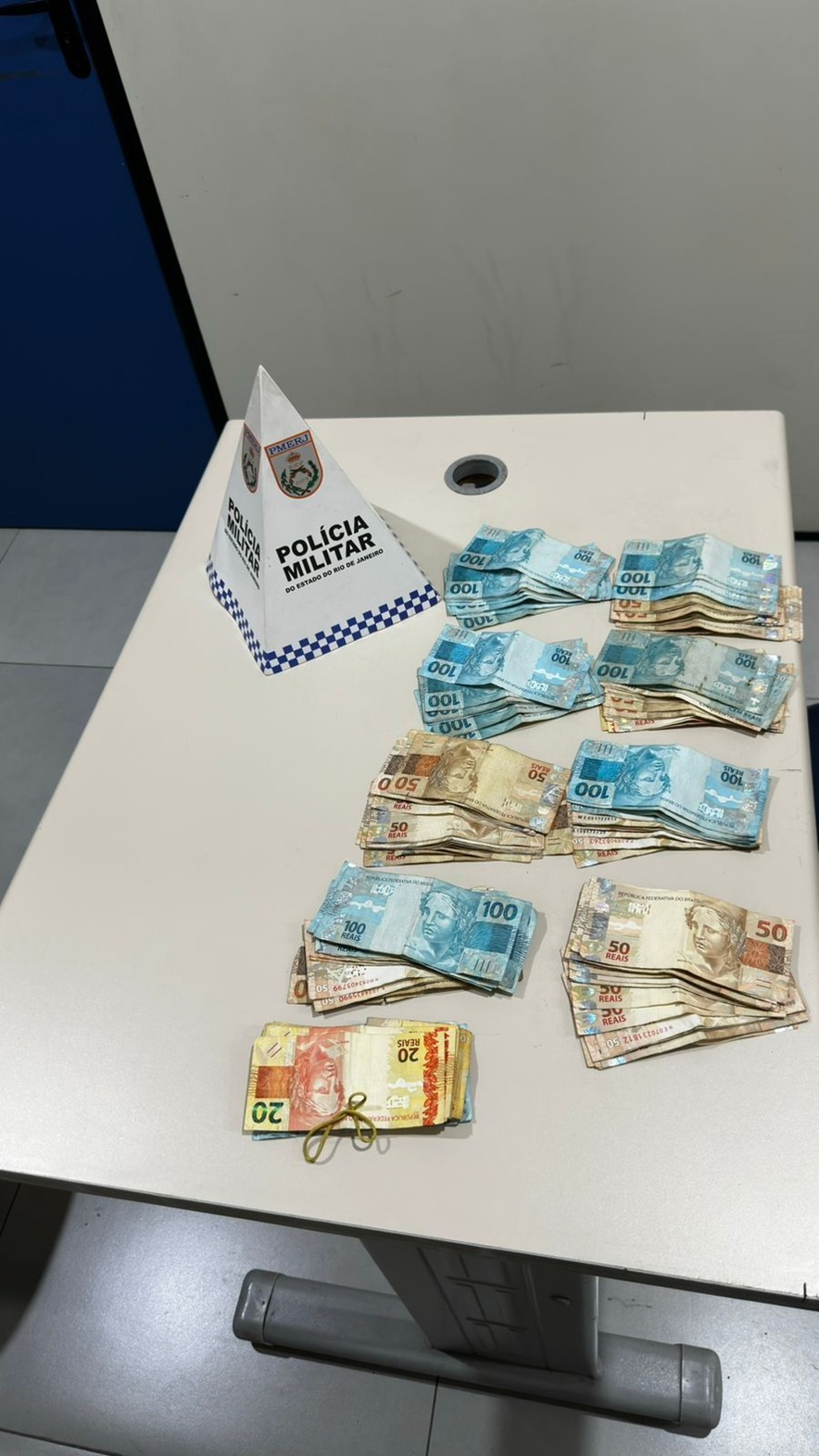 Suspeitos são detidos com mais de R$ 8 mil durante ação contra o tráfico em Pinheiral