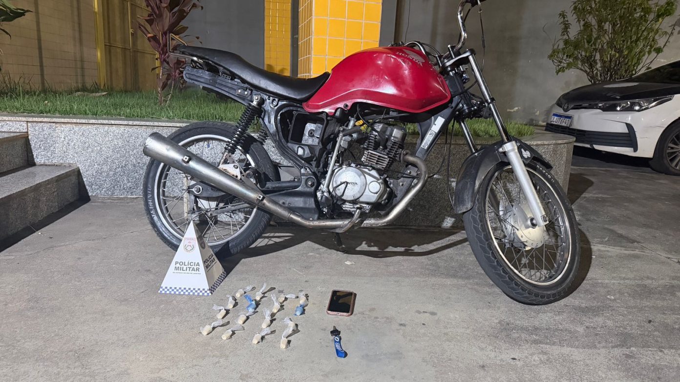 Dupla é presa por tráfico de drogas após denúncia em Pinheiral