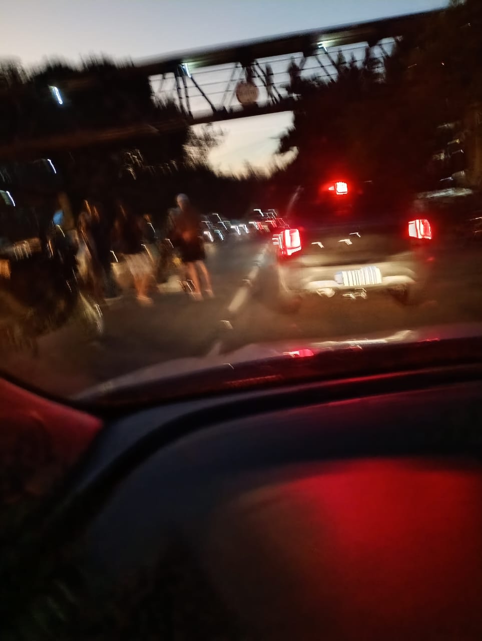 Motociclista fica gravemente ferido após colisão com carro em Barra Mansa