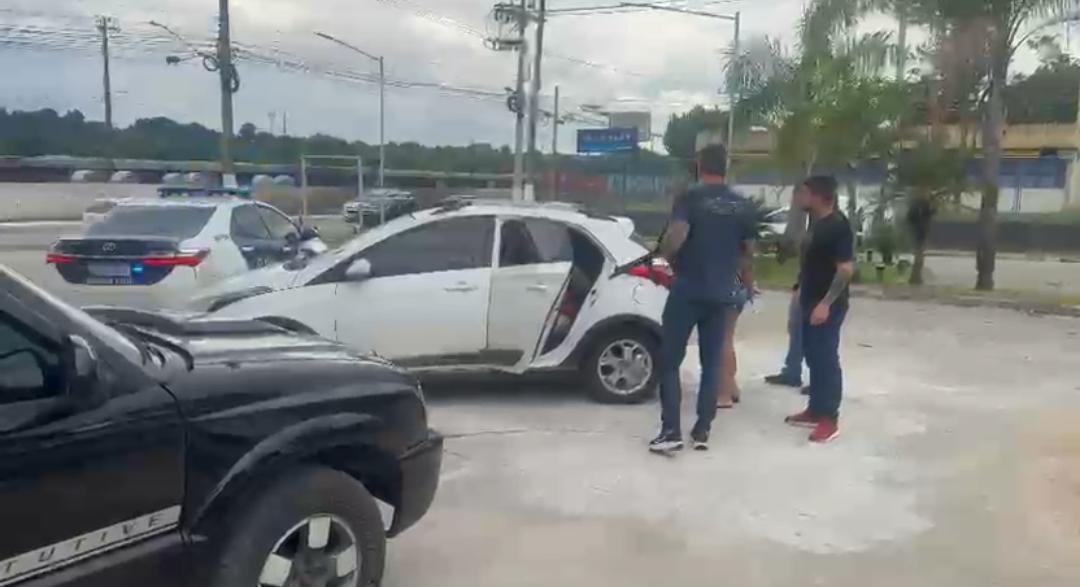 Casal é preso por extorsão após ameaçar vítima e exigir bens em Barra Mansa