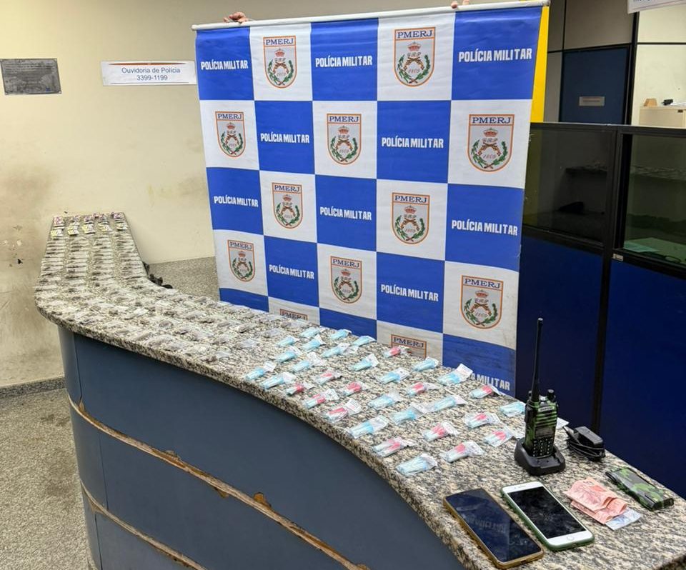 Dupla é detida por tráfico de drogas em Barra Mansa; terceiro suspeito foge após disparos