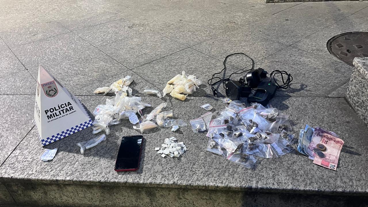 PM apreende drogas e detém suspeitos de tráfico em Resende e Quatis