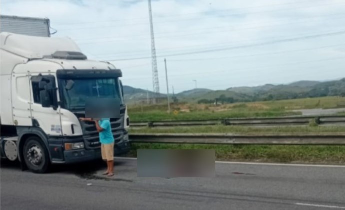 Homem morre após ser atropelado por caminhão na Via Dutra, em Resende