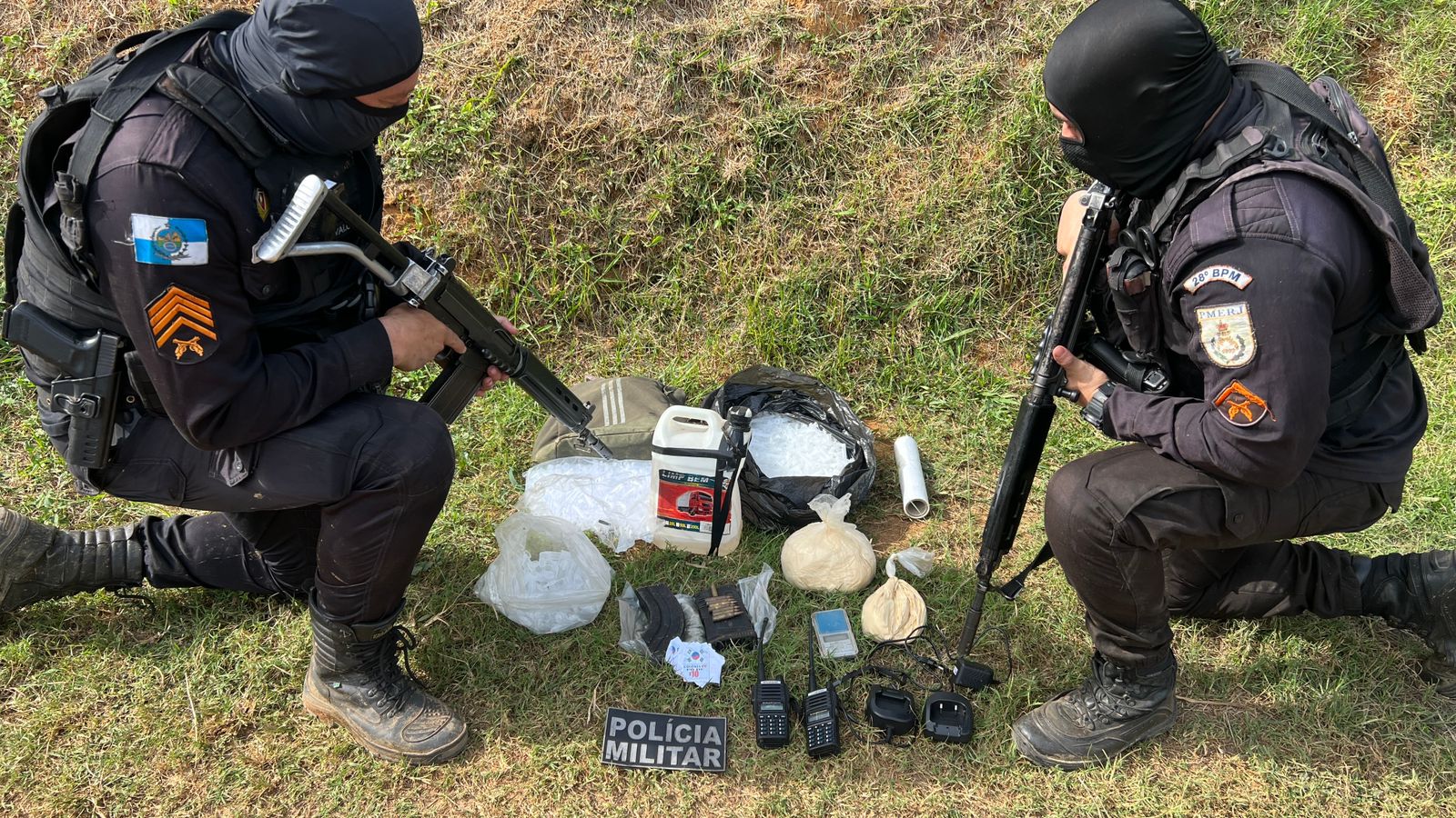 Polícia Militar encontra “maloca” do tráfico na Colônia e apreende drogas