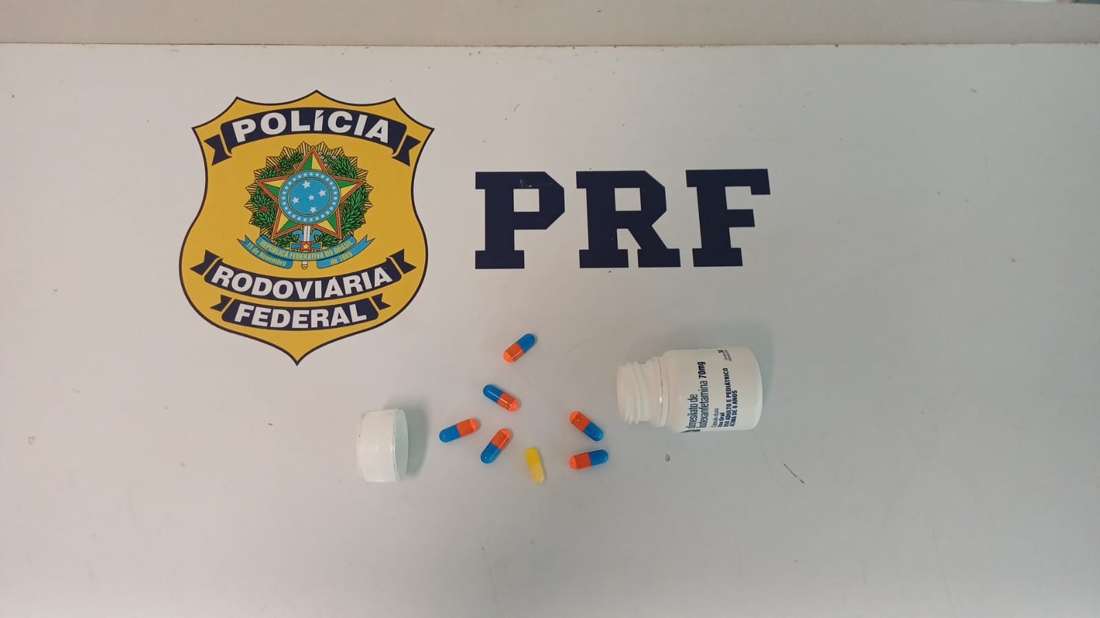 PRF flagra caminhoneiro com medicamento usado como “rebite” na Via Dutra, em Barra Mansa