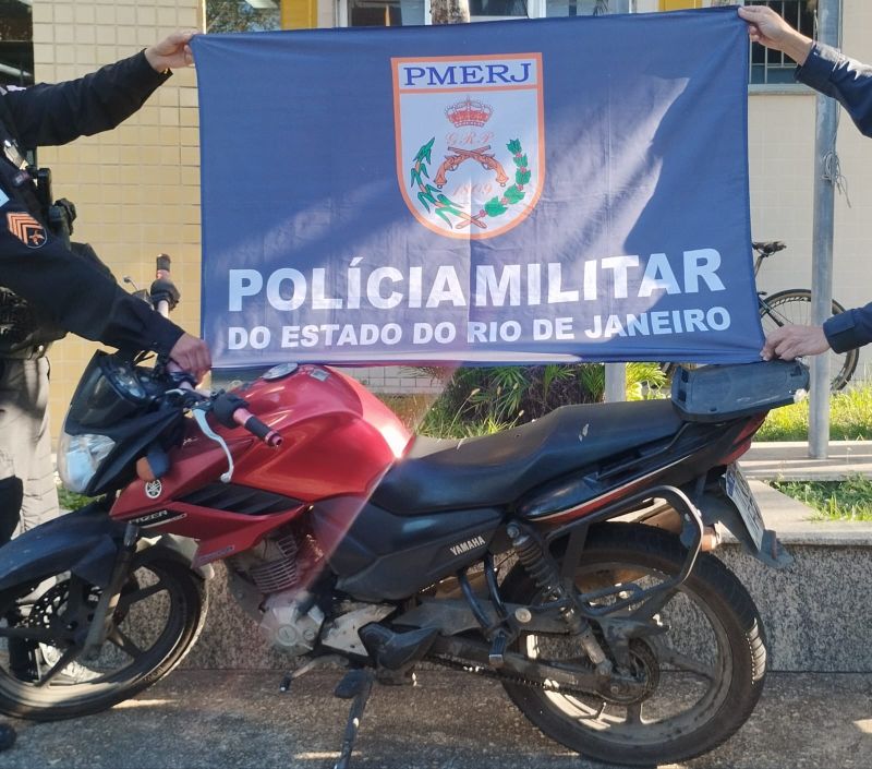 Moto roubada é recuperada em Quatis; jovem acaba preso durante abordagem