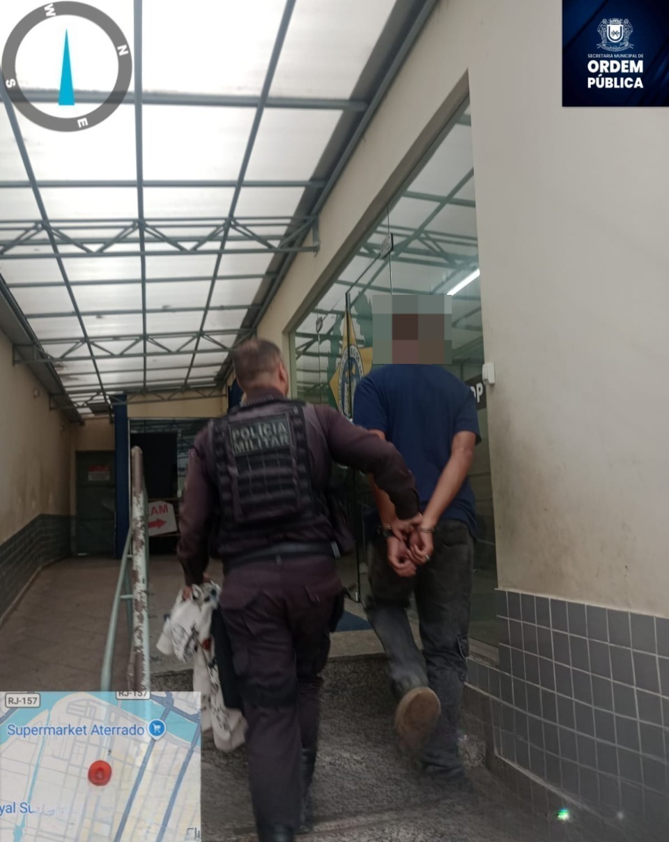 Homem é preso após furtar alimentos de supermercado em Volta Redonda