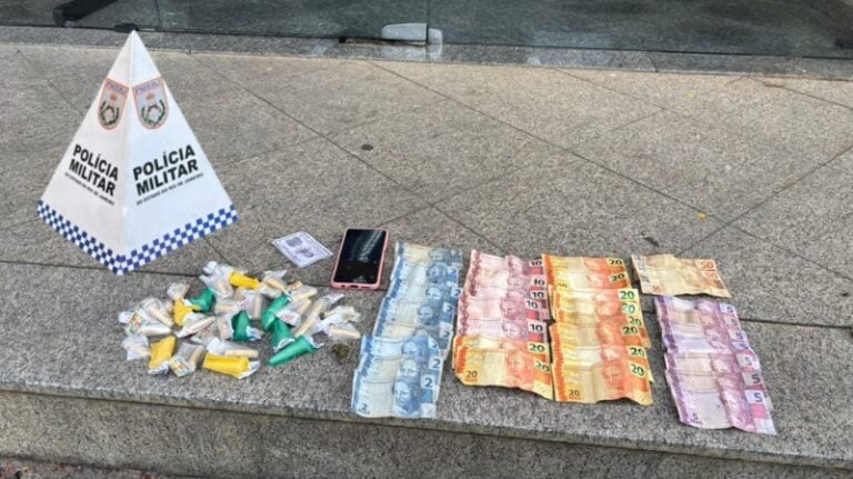 Suspeito de tráfico é preso após denúncia de venda de drogas próximo a creche em Porto Real