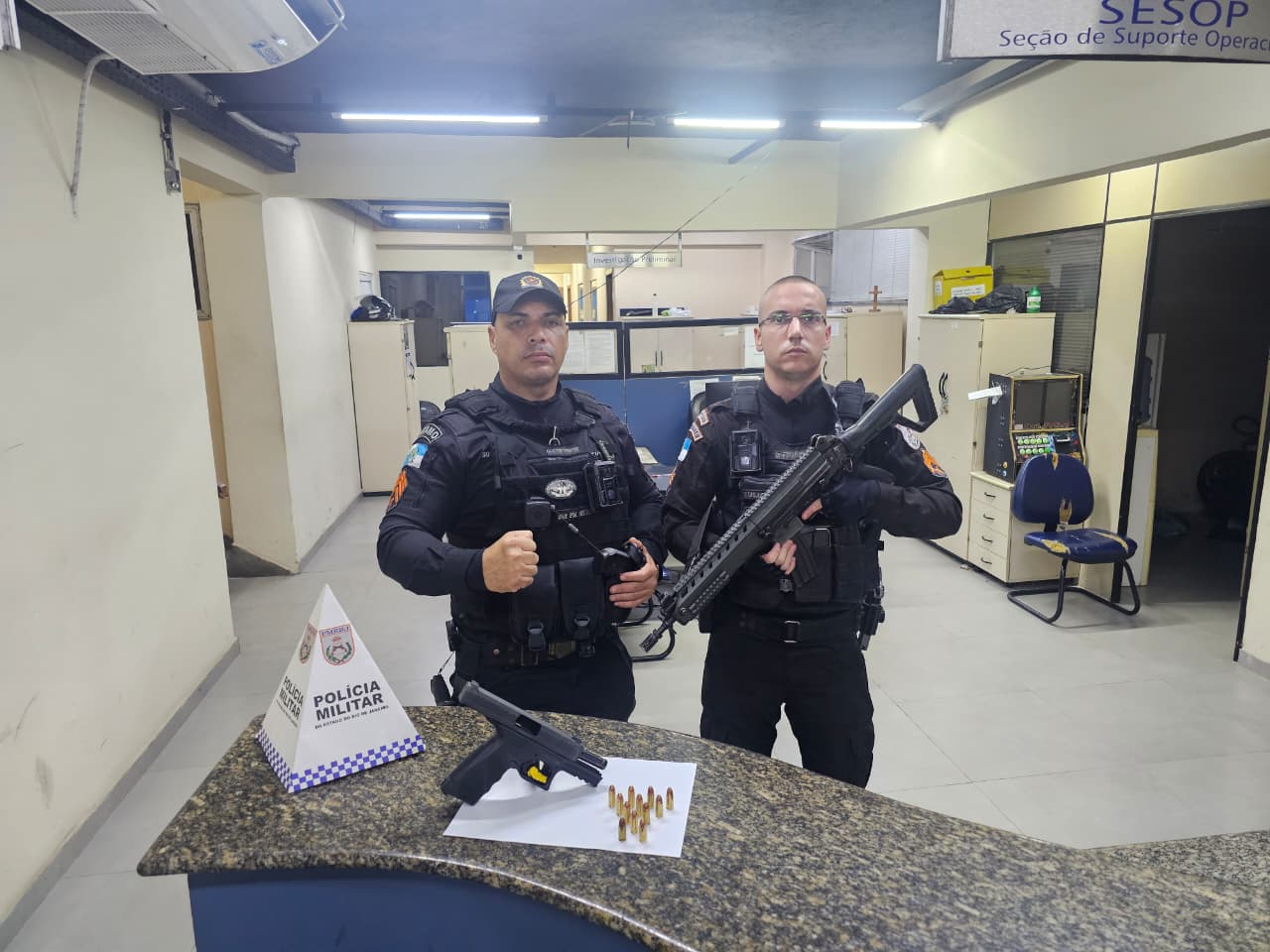 PM prende homem armado com pistola no Zungu, em Angra dos Reis