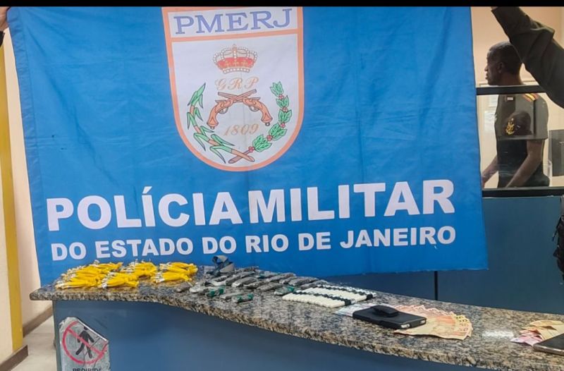 Operação policial apreende drogas e leva três suspeitos para delegacia em Paraíba do Sul