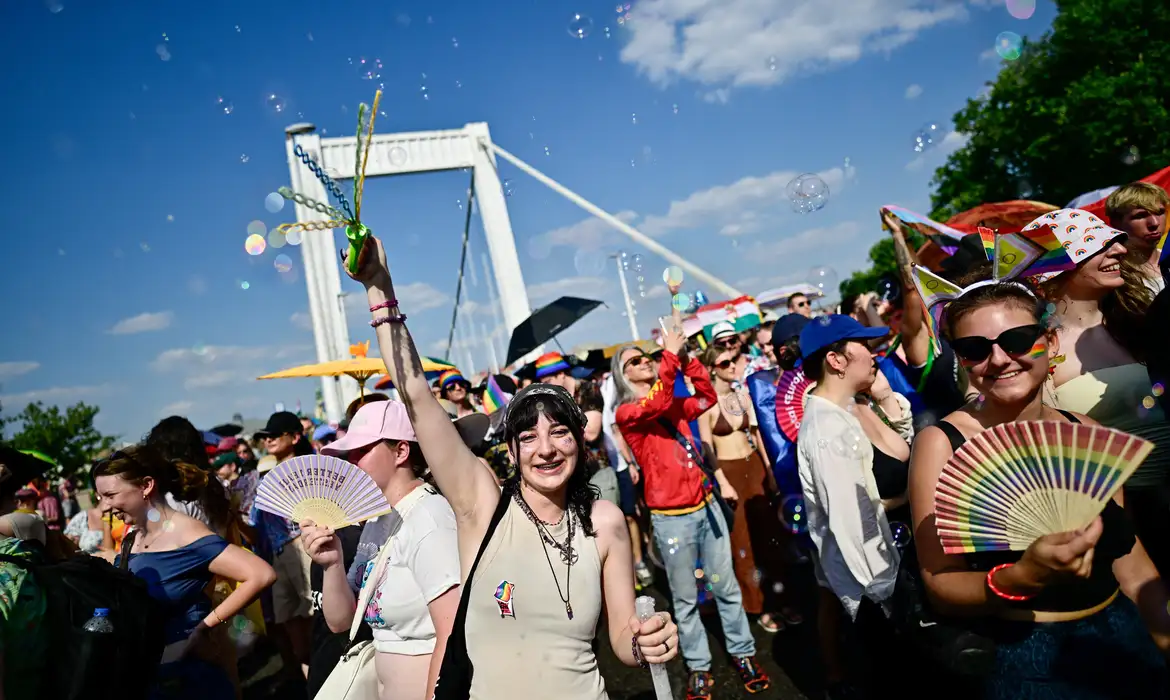 Hungria realiza primeira Parada do Orgulho LGBTQ+ após saída de Orban