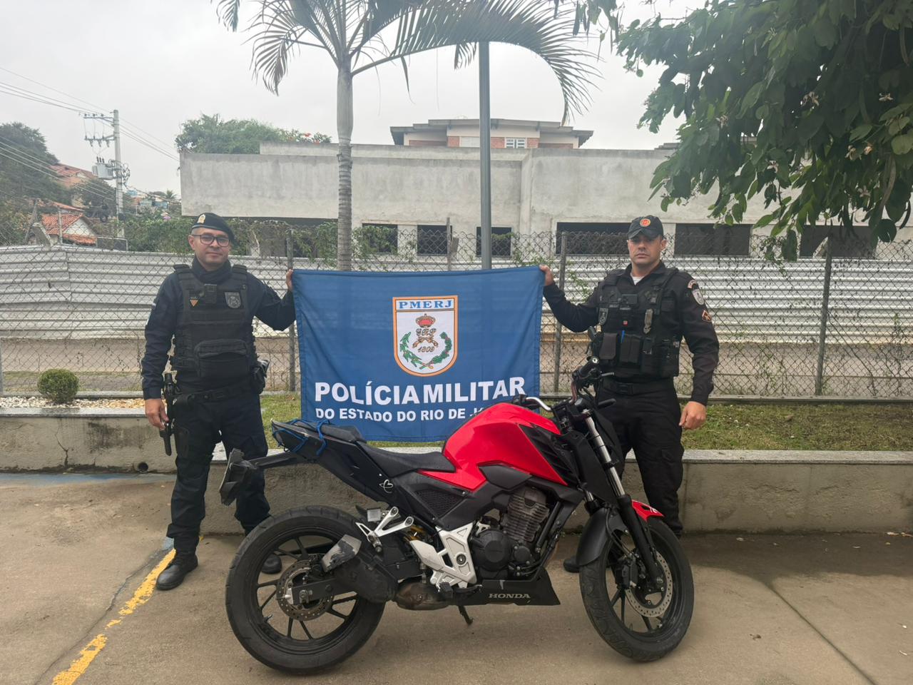 Moto clonada é apreendida durante patrulhamento em Vassouras