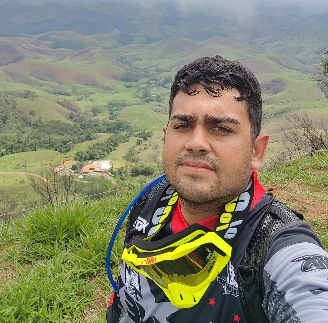 Jovem morre em grave acidente entre carro e ônibus em Barra Mansa