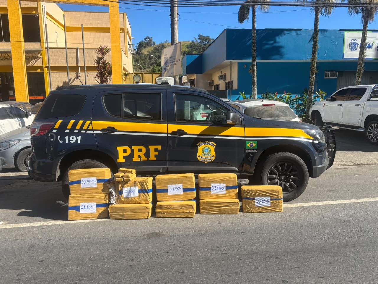 PRF prende jovem transportando cerca de 200 quilos de maconha após perseguição em Piraí