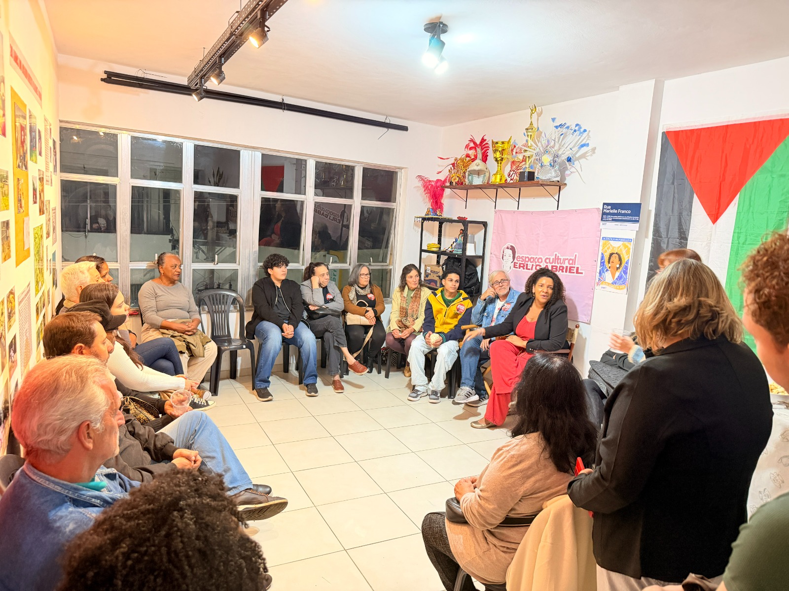 Deputada do PSOL participa de debate sobre os desafios da esquerda e presta contas do mandato em Valença