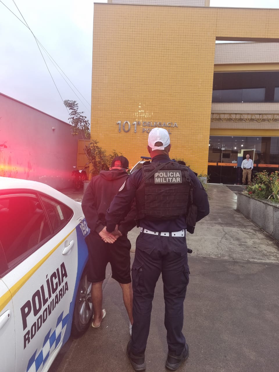 Foragido da Justiça por furto é preso durante ação da Polícia Rodoviária em Pinheiral