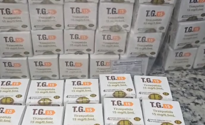 PRF apreende carga de medicamentos e anabolizantes ilegais em ônibus na Via Dutra, em Barra Mansa