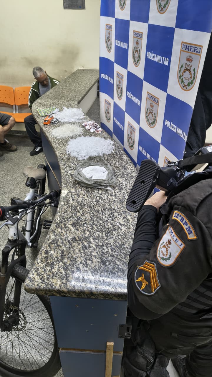 Polícia Militar apreende cerca de 1 kg de cocaína em área de mata no Santa Maria I