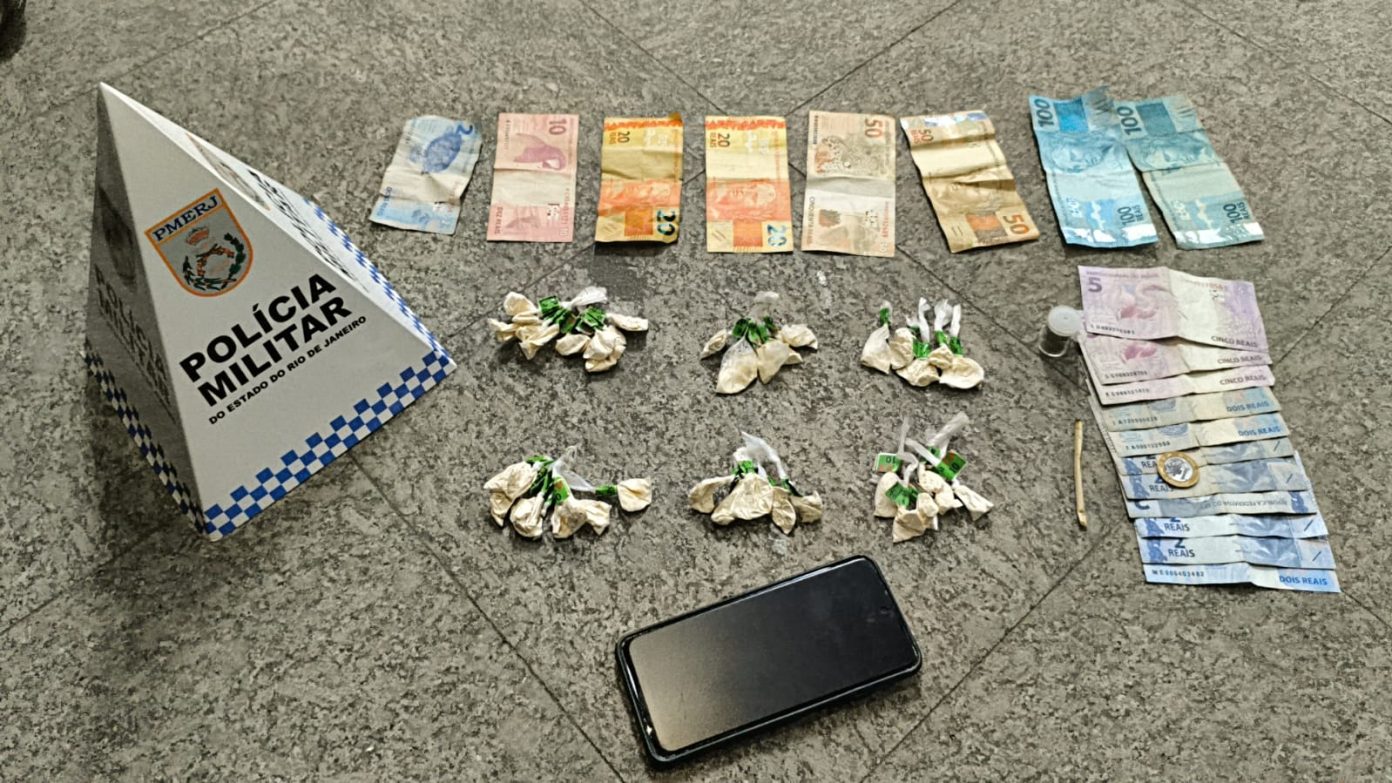 Ação da PM prende dois suspeitos por tráfico e apreende drogas em Paty do Alferes