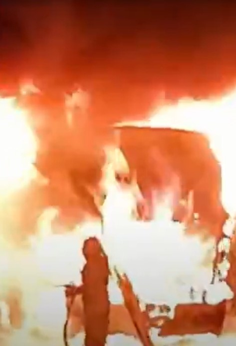 Incêndio atinge ônibus em Três Rios e mobiliza Corpo de Bombeiros