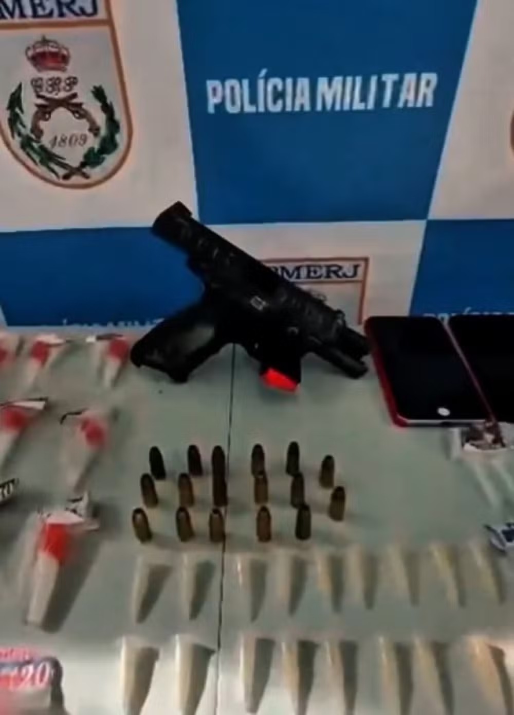 Suspeito é preso após furtar arma de policial ferido em acidente em Volta Redonda