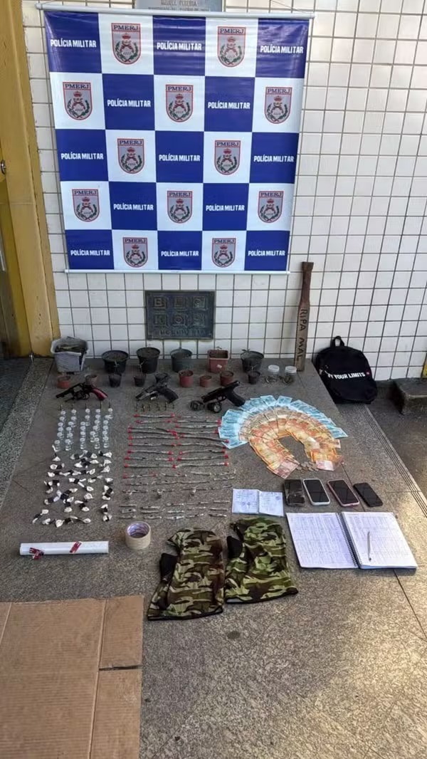 Operação da PM apreende armas, drogas e munições durante ação contra o tráfico em Paty do Alferes