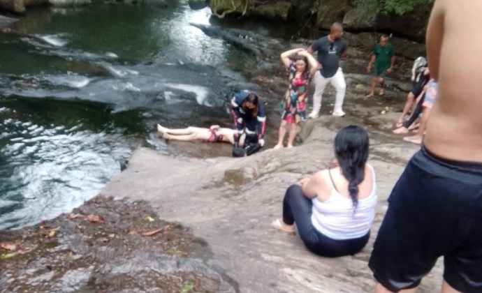 Jovem de 24 anos morre afogado em cachoeira de Penedo