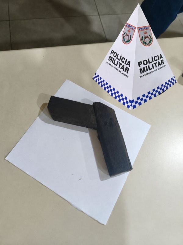 Polícia Militar encontra simulacro de arma escondido às margens da RJ-122, em Piraí