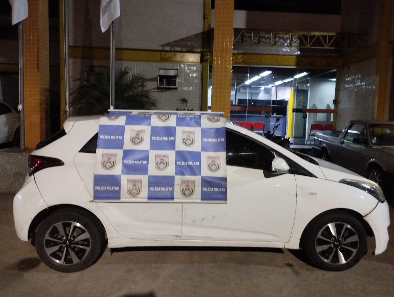 “Rambo do 37” sofre fratura durante abordagem a ocupantes de carro roubado em Barra Mansa