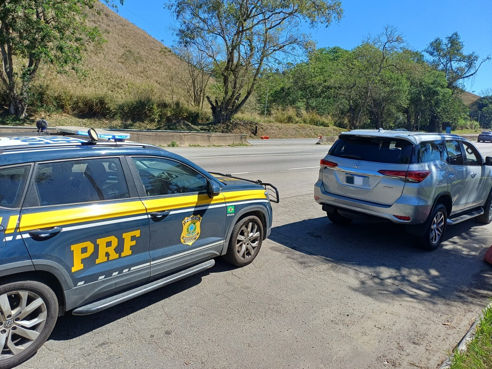 PRF recupera em Barra Mansa caminhonete clonada avaliada em mais de R$ 154 mil