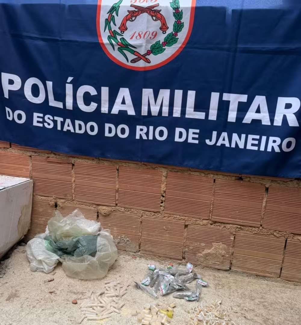 PM prende suspeito de chefiar tráfico de drogas e outro por homicídio em Barra Mansa