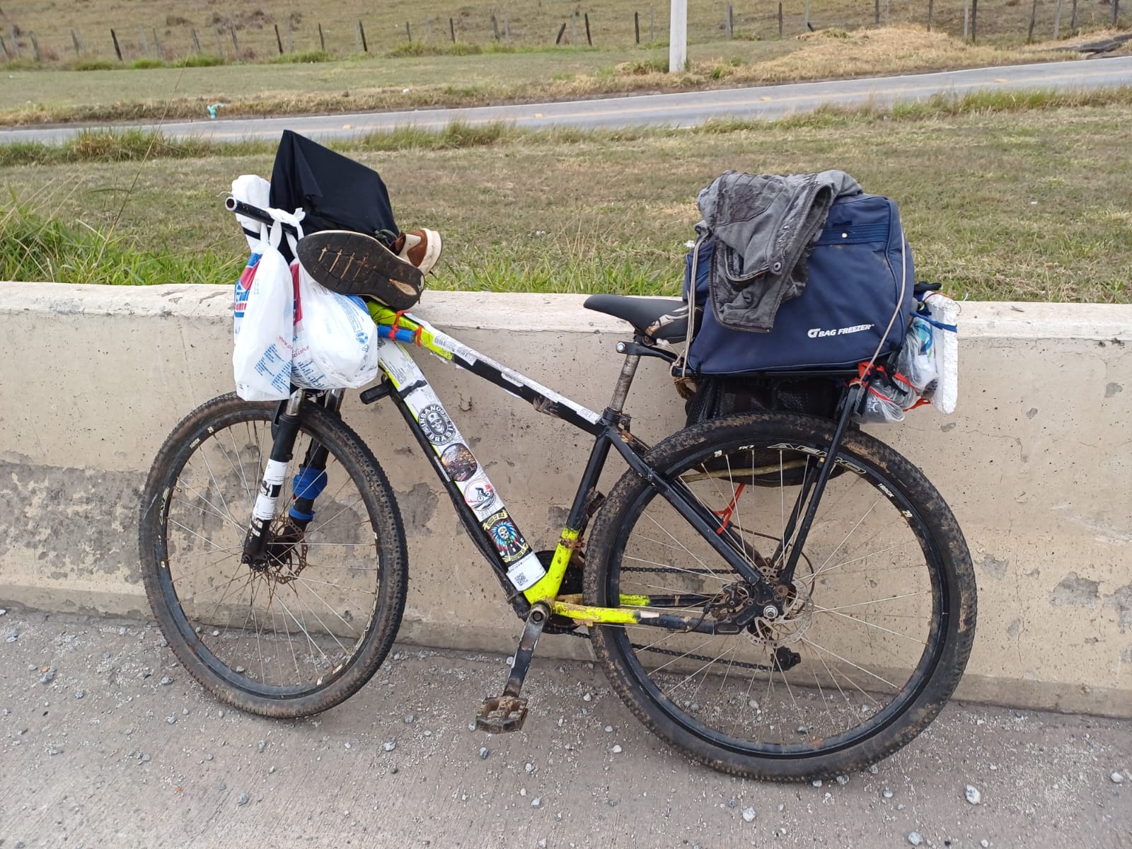 Ciclista sofre mal súbito e cai durante trajeto pela Dutra, em Porto Real