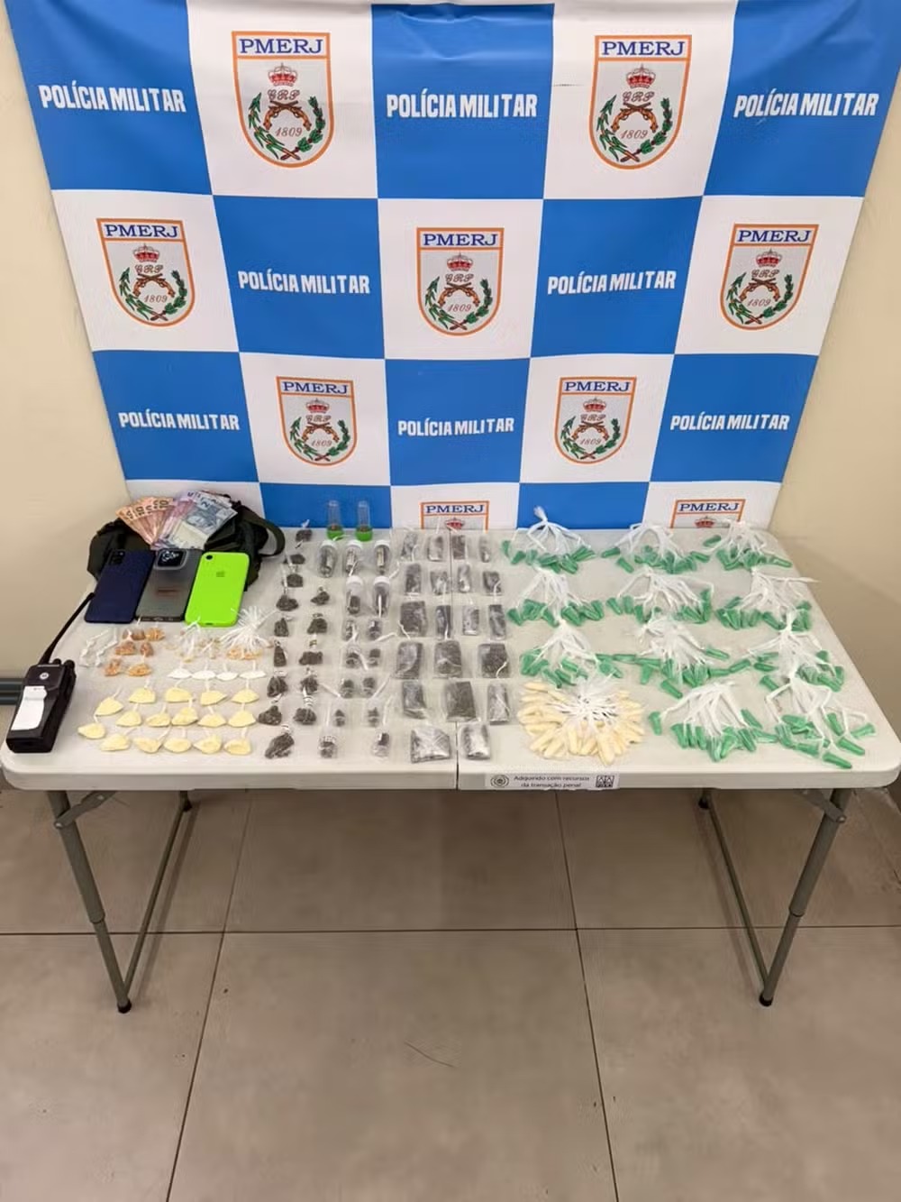 Dois homens são presos com drogas durante patrulhamento em Volta Redonda