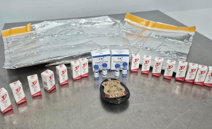 Casal de Volta Redonda é preso pela Polícia Federal com medicamentos sem autorização no Galeão