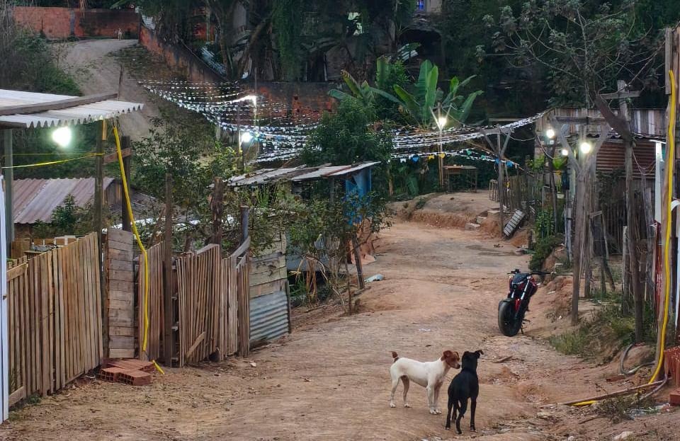 Prefeitura de Volta Redonda desapropria área ocupada por 30 famílias na divisa com Barra Mansa