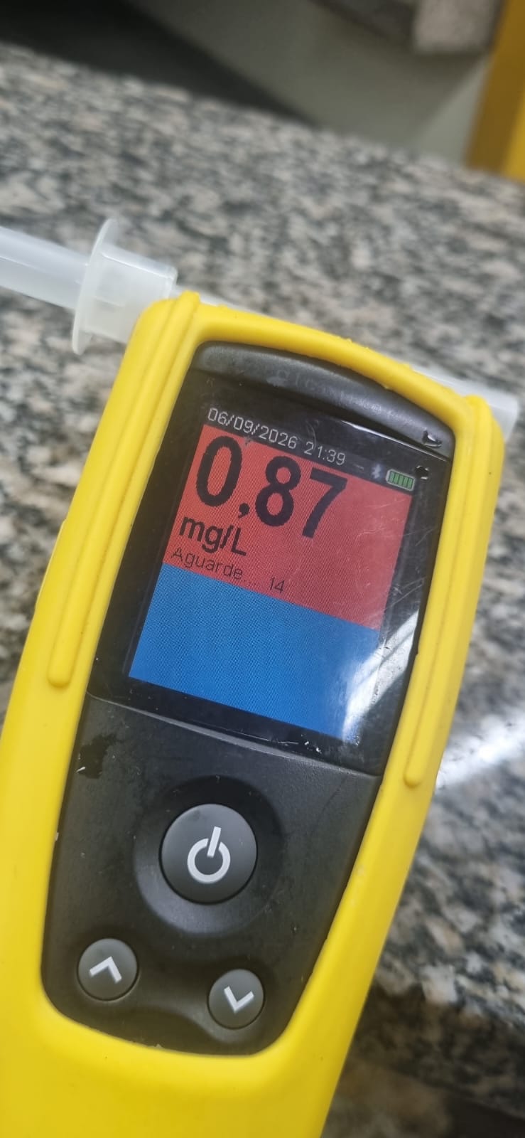 Motorista é preso por embriaguez após acidente entre carro e ônibus na Dutra, em Itatiaia