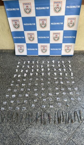 PM apreende drogas escondidas na laje de igreja em Barra do Piraí