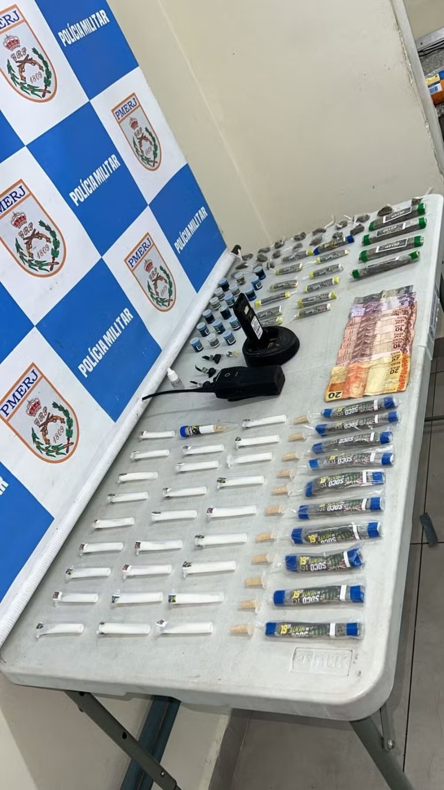 Adolescente é apreendido com drogas durante abordagem da PM em Volta Redonda