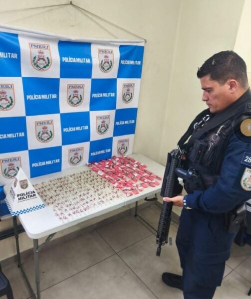 PM apreende 321 pinos de cocaína em Volta Redonda