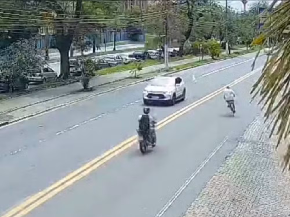 Acidente entre bicicleta e moto deixa dois homens feridos em Volta Redonda