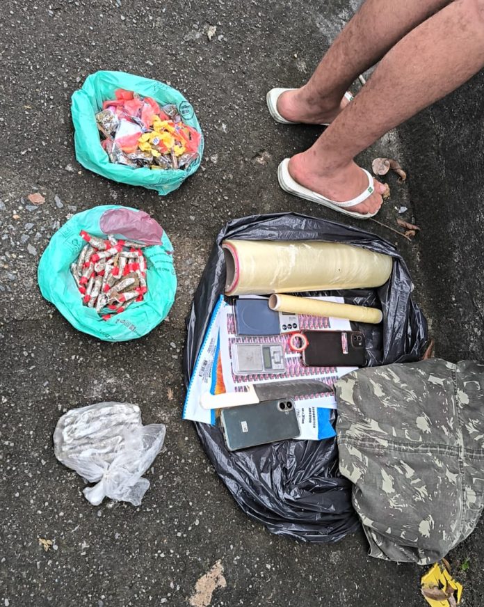 Adolescente é apreendido com drogas em Barra Mansa