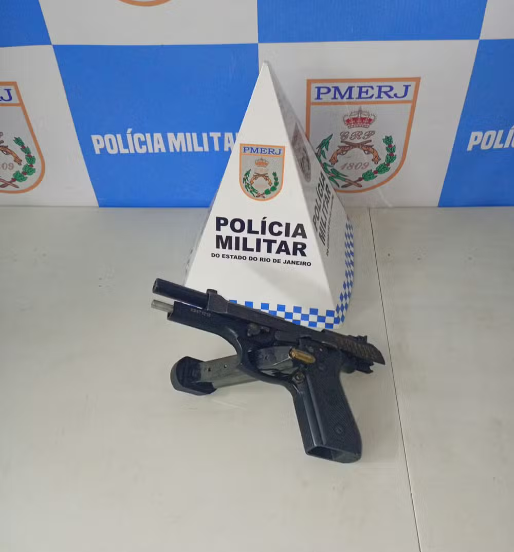 Suspeito é preso com pistola e 20 munições no bairro Caieiras, em Volta Redonda