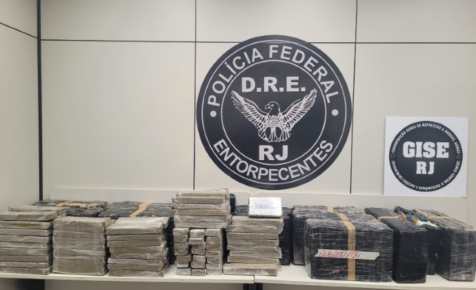 PF apreende cerca de 389 kg de drogas em caminhão durante operação em Piraí