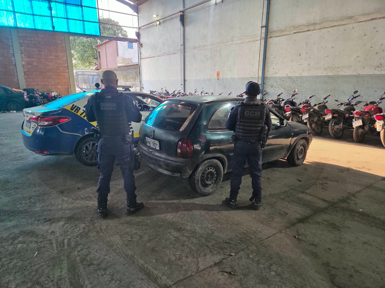 Motorista embriagado quase atropela pedestres e é preso pela GM em Volta Redonda