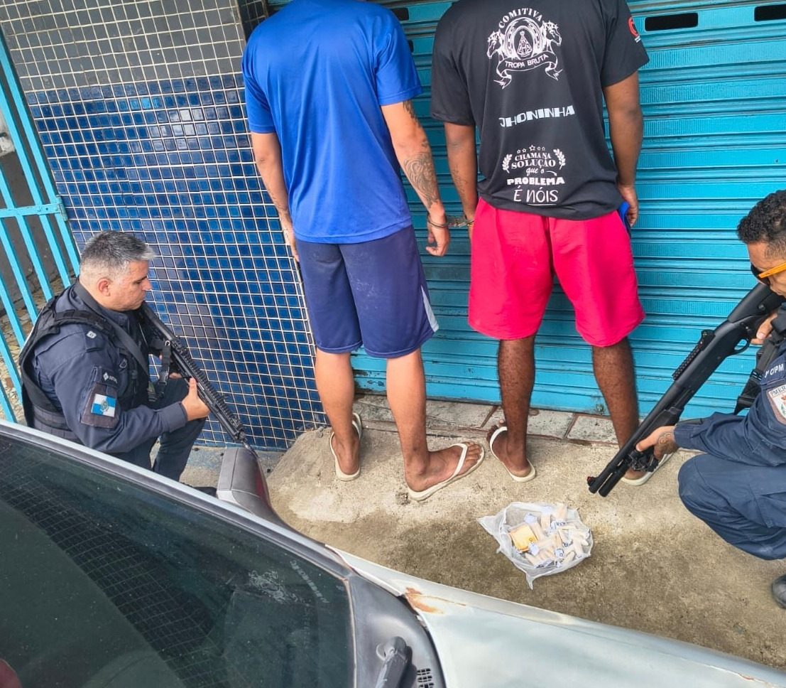 PM prende dois suspeitos e apreende cocaína no São Francisco de Assis, em Barra Mansa