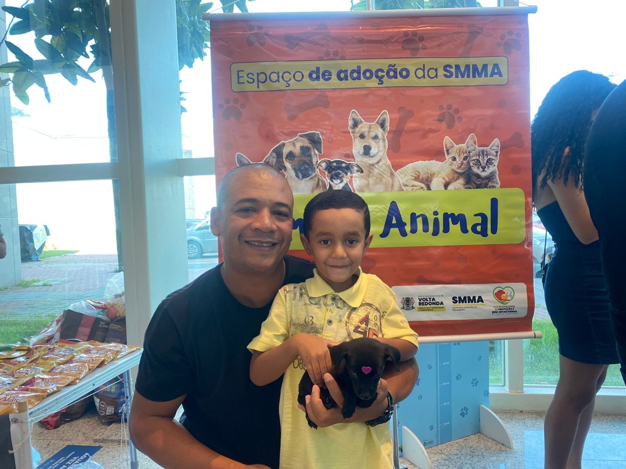 Volta Redonda promove espaço de adoção ‘Família Animal’ na Rua de Compras